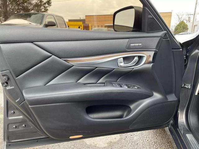Photo of 2012 Grey INFINITI M35h