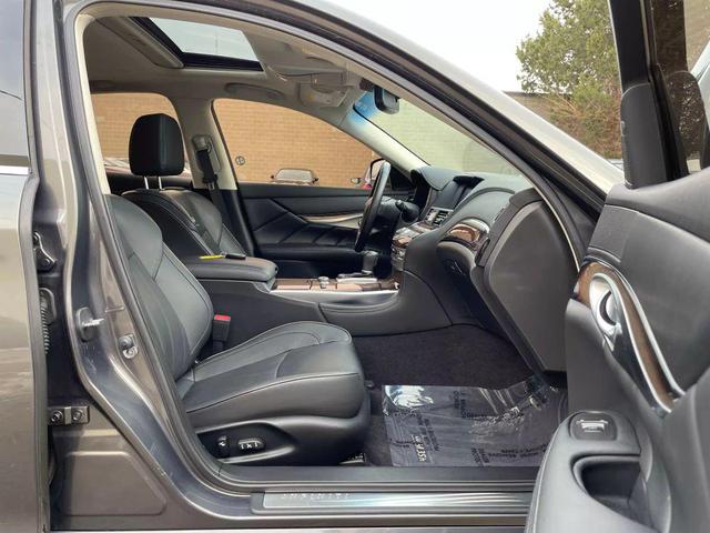 Photo of 2012 Grey INFINITI M35h