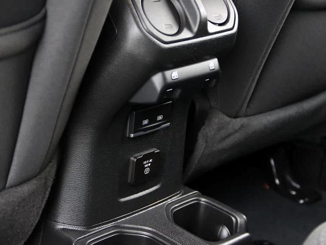 Photo of 2022 Silver Zynith Clearcoat Jeep Wrangler Unlimited