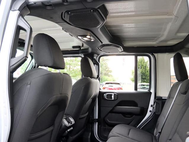 Photo of 2022 Silver Zynith Clearcoat Jeep Wrangler Unlimited