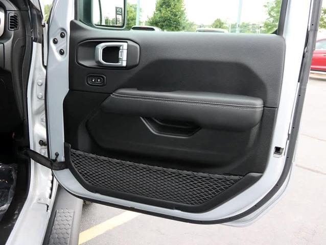 Photo of 2022 Silver Zynith Clearcoat Jeep Wrangler Unlimited