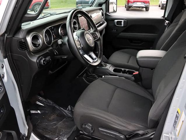 Photo of 2022 Silver Zynith Clearcoat Jeep Wrangler Unlimited