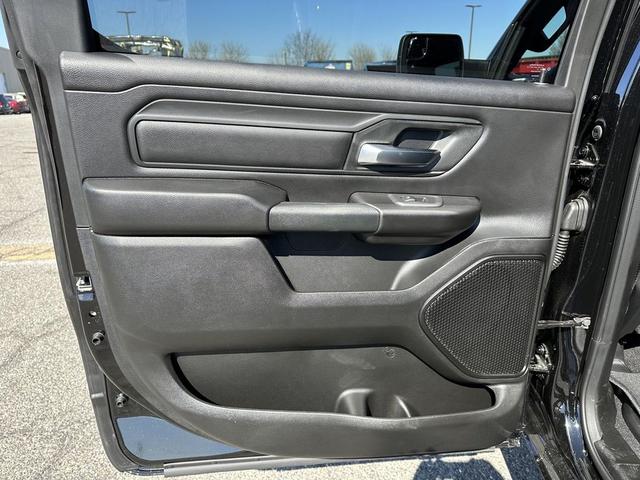 Photo of 2025 Diamond Black Crystal Pearlcoat RAM 1500