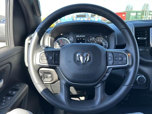 Photo of 2025 Diamond Black Crystal Pearlcoat RAM 1500