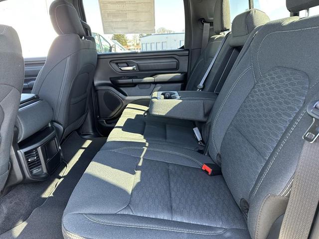 Photo of 2025 Diamond Black Crystal Pearlcoat RAM 1500