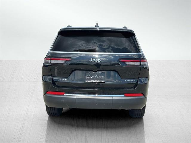Photo of 2022 Diamond Black Crystal Pearlcoat Jeep Grand Cherokee L