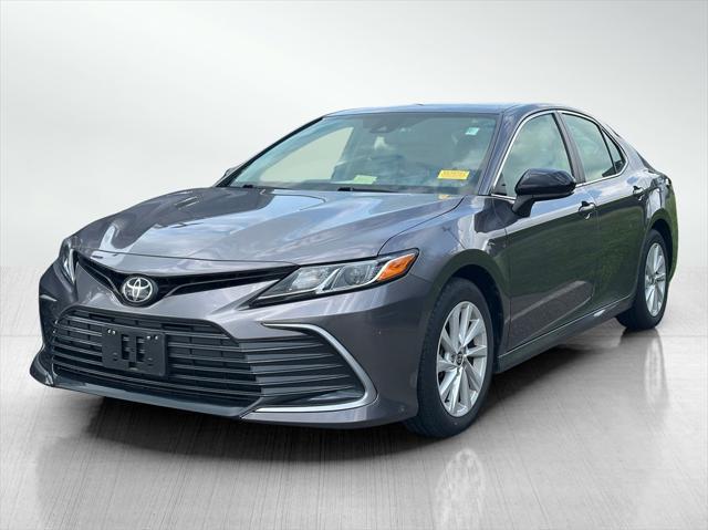 Photo of 2022 Gray Toyota Camry