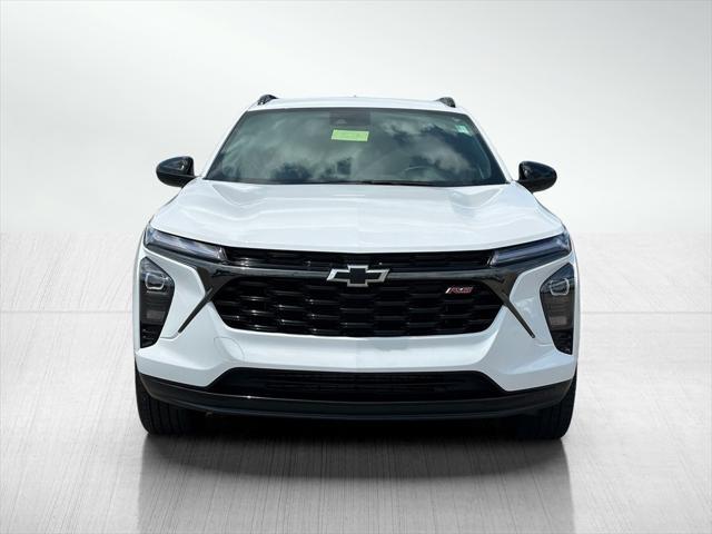 Photo of 2024 Summit White Chevrolet Trax