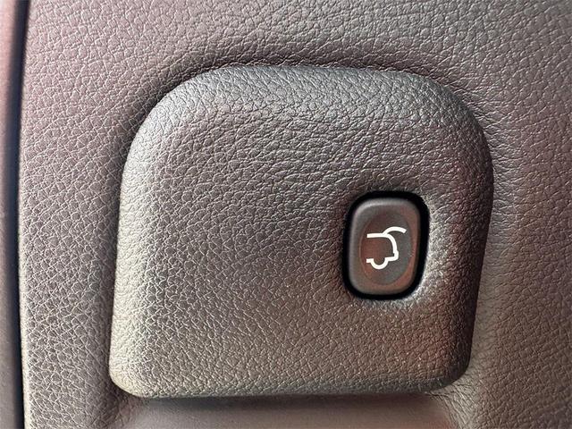 Photo of 2018 Ivory 3-Coat Jeep Grand Cherokee