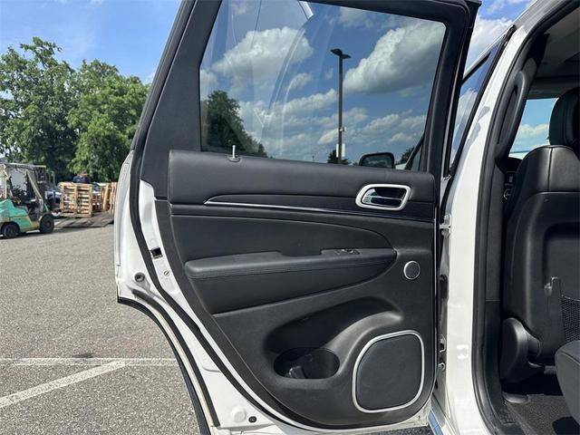 Photo of 2018 Ivory 3-Coat Jeep Grand Cherokee