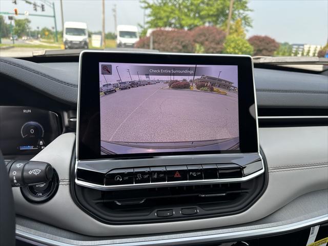 Photo of 2025 Diamond Black Crystal Pearlcoat Jeep Compass