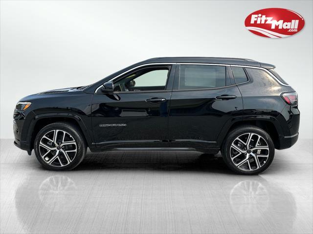Photo of 2025 Diamond Black Crystal Pearlcoat Jeep Compass