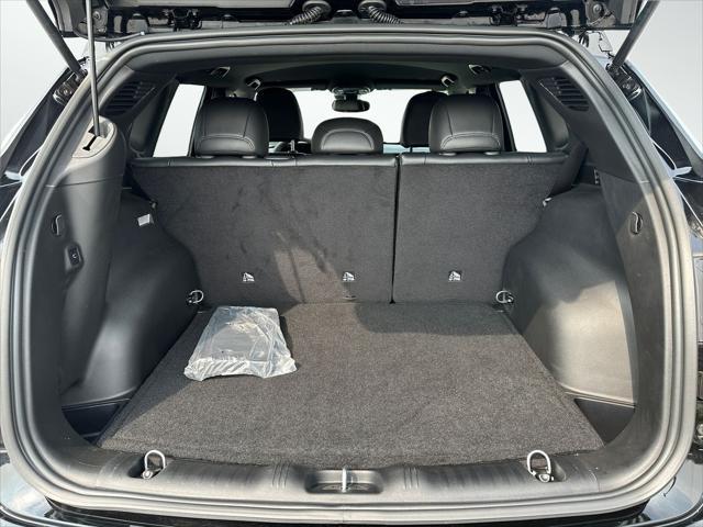 Photo of 2025 Diamond Black Crystal Pearlcoat Jeep Compass