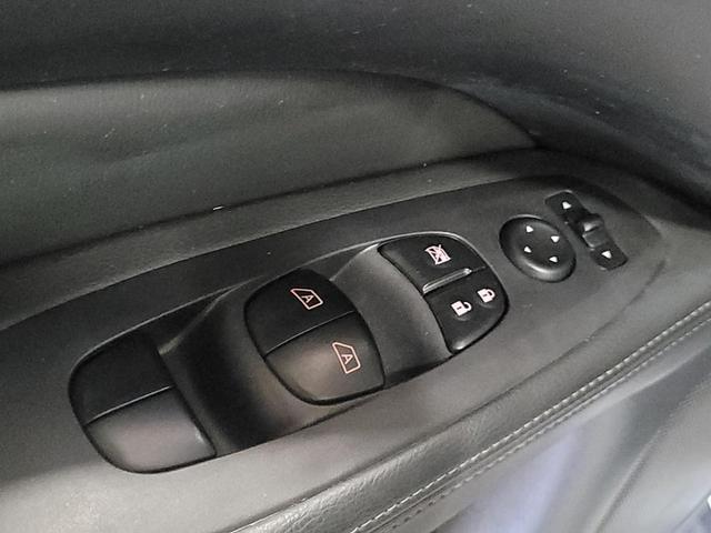 Photo of 2019 White Nissan Pathfinder