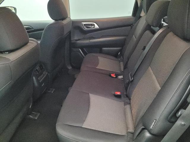 Photo of 2019 White Nissan Pathfinder