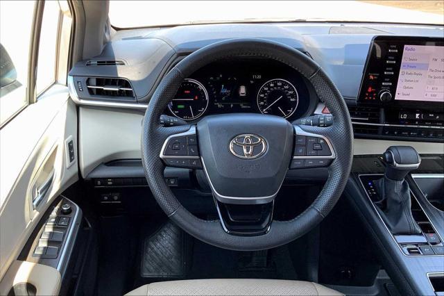 Photo of 2023 Celestial Silver Metallic Toyota Sienna