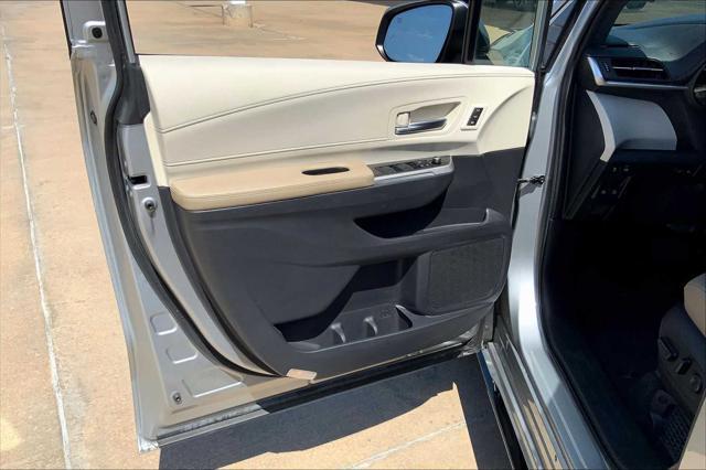 Photo of 2023 Celestial Silver Metallic Toyota Sienna