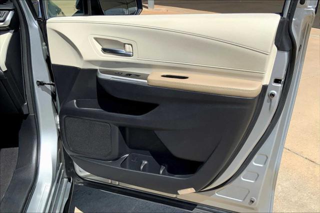 Photo of 2023 Celestial Silver Metallic Toyota Sienna