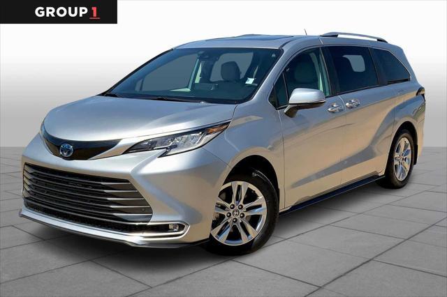 Photo of 2023 Celestial Silver Metallic Toyota Sienna