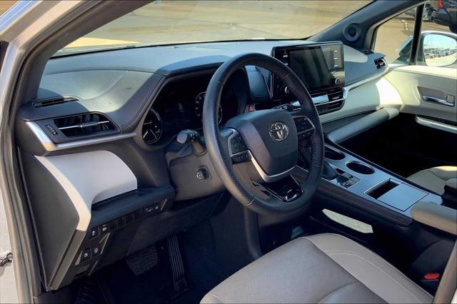 Photo of 2023 Celestial Silver Metallic Toyota Sienna