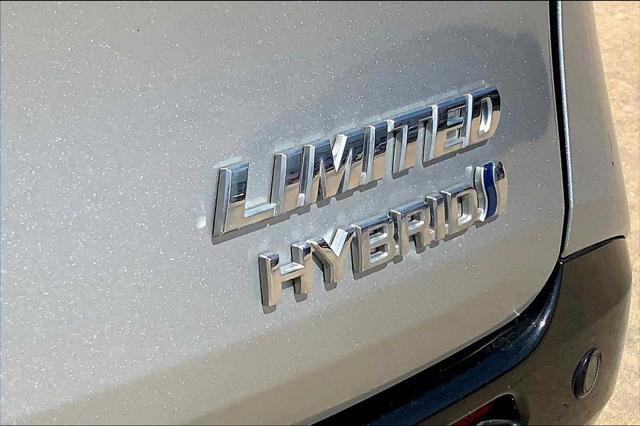 Photo of 2023 Celestial Silver Metallic Toyota Sienna