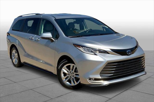 Photo of 2023 Celestial Silver Metallic Toyota Sienna