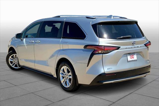 Photo of 2023 Celestial Silver Metallic Toyota Sienna