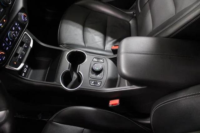 Photo of 2024 Summit White GMC Terrain