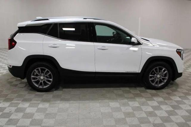 Photo of 2024 Summit White GMC Terrain