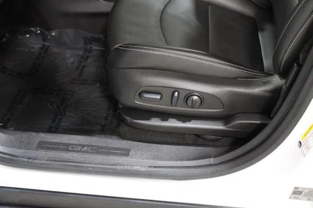 Photo of 2024 Summit White GMC Terrain