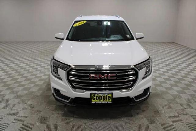 Photo of 2024 Summit White GMC Terrain