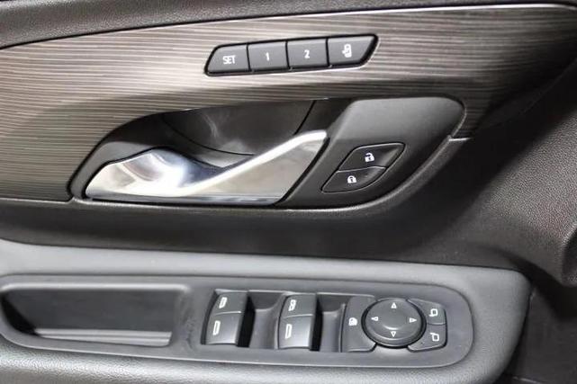 Photo of 2024 Summit White GMC Terrain