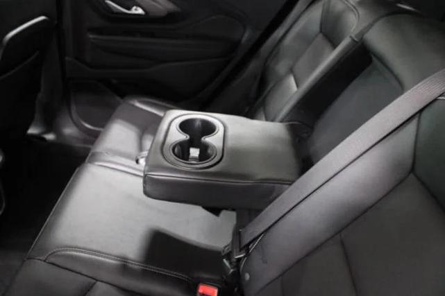 Photo of 2024 Summit White GMC Terrain