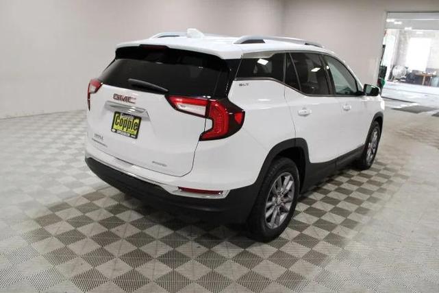 Photo of 2024 Summit White GMC Terrain