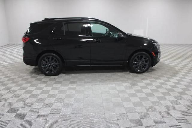 Photo of 2022 Mosaic Black Metallic Chevrolet Equinox