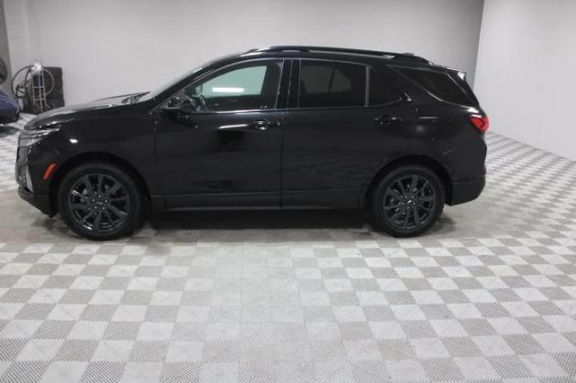 Photo of 2022 Mosaic Black Metallic Chevrolet Equinox