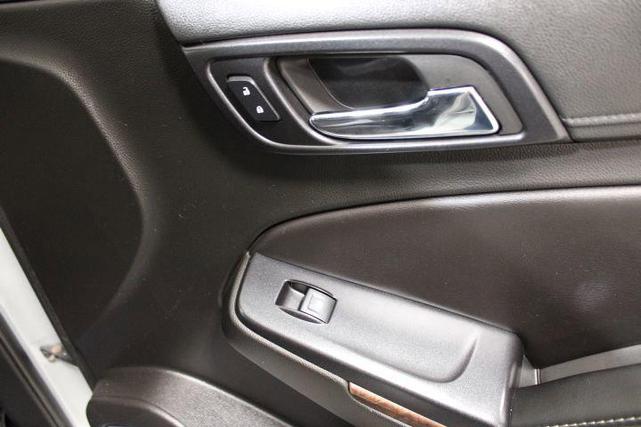 Photo of 2018 Silver Ice Metallic Chevrolet Suburban