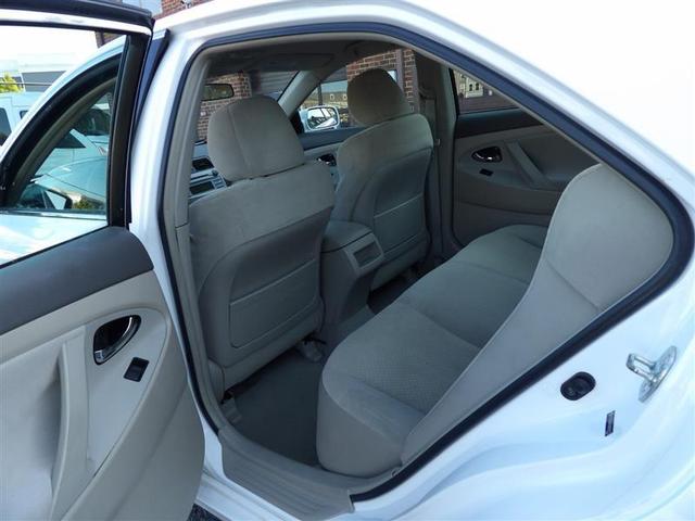 Photo of 2009 White Toyota Camry