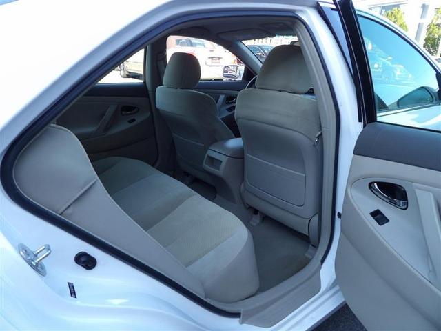 Photo of 2009 White Toyota Camry