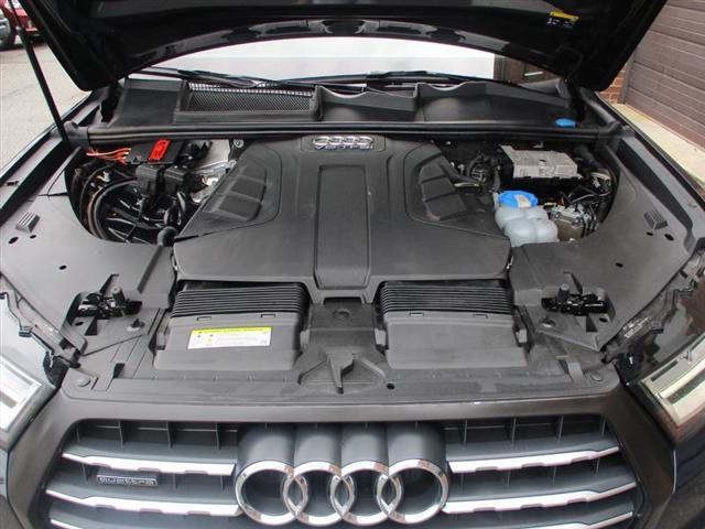 Photo of 2017 Dark Blue Audi Q7
