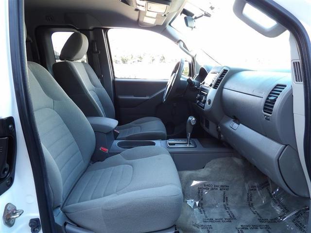 Photo of 2017 White Nissan Frontier