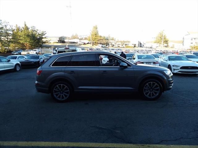 Photo of 2017 Gray Audi Q7