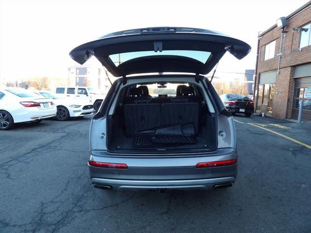 Photo of 2017 Gray Audi Q7