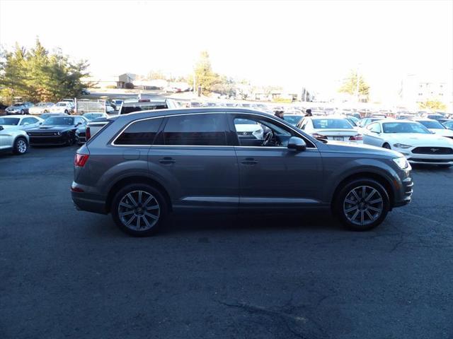Photo of 2017 Gray Audi Q7