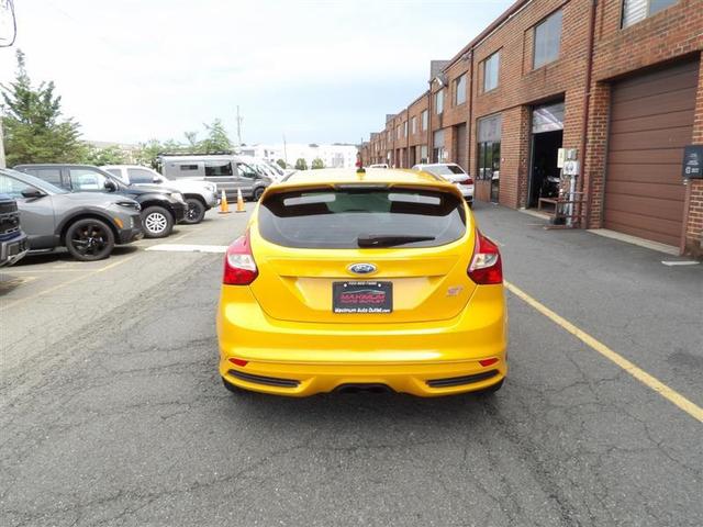 Photo of 2014 Yellow Ford Focus ST