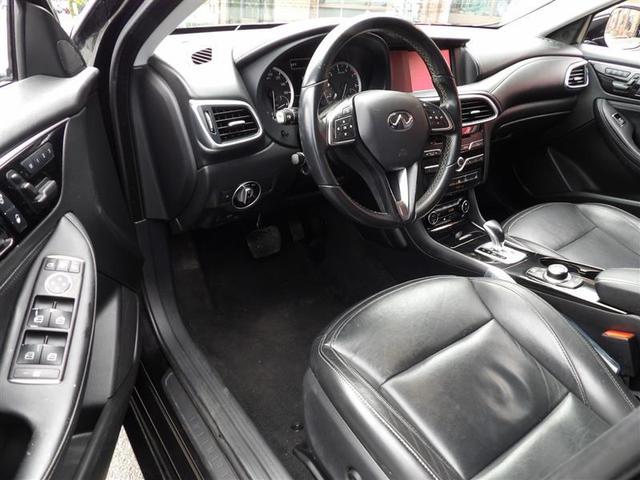 Photo of 2017 Black INFINITI QX30