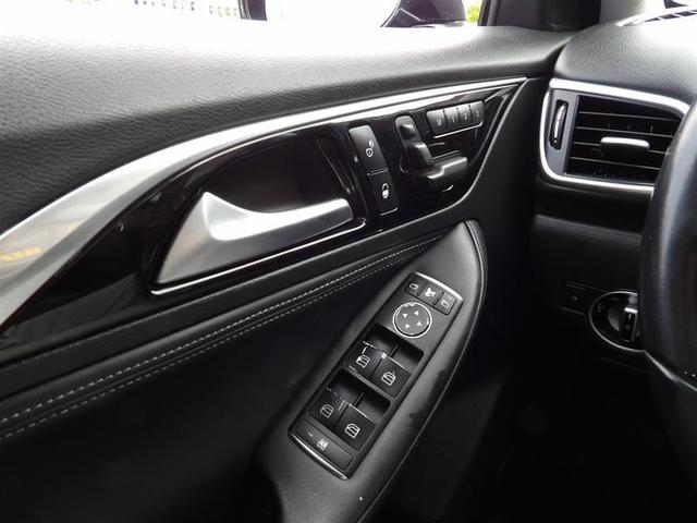 Photo of 2017 Black INFINITI QX30