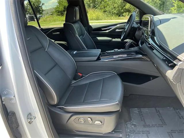 Photo of 2023 Crystal White Tricoat Cadillac Escalade