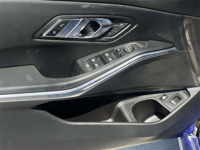Photo of 2023 Blue BMW 330e
