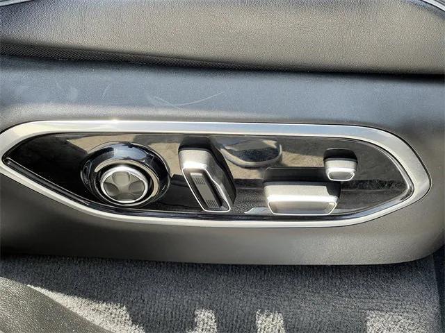 Photo of 2022 Diamond Black Crystal Pearlcoat Jeep Grand Cherokee